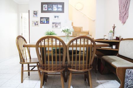 Casa à venda com 170m², 4 quartos e 2 vagasSala