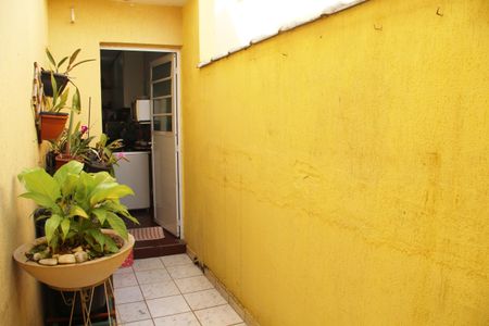 Casa à venda com 170m², 4 quartos e 2 vagasCorredor acesso a garagem