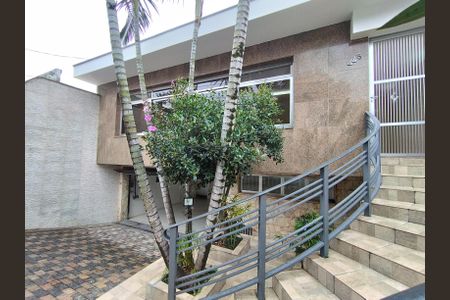 Casa à venda com 700m², 4 quartos e 8 vagasEntrada