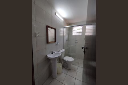 Casa à venda com 700m², 4 quartos e 8 vagasBanheiro de Serviço