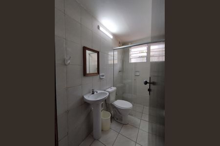 Casa à venda com 700m², 4 quartos e 8 vagasBanheiro de Serviço