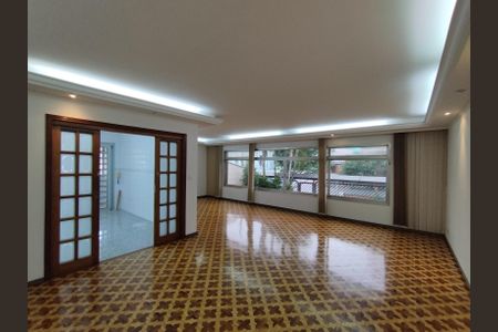 Casa à venda com 700m², 4 quartos e 8 vagasSala