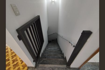 Casa à venda com 700m², 4 quartos e 8 vagasEscadas