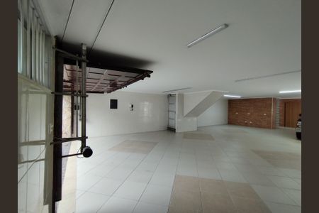 Casa à venda com 700m², 4 quartos e 8 vagasÁrea comum - Salão de festas