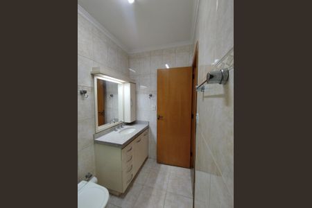 Casa à venda com 700m², 4 quartos e 8 vagasBanheiro da Suíte 2