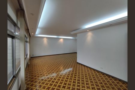 Casa à venda com 700m², 4 quartos e 8 vagasSala