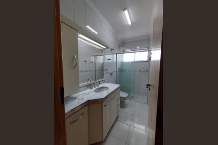 Casa à venda com 700m², 4 quartos e 8 vagasBanheiro da Suíte