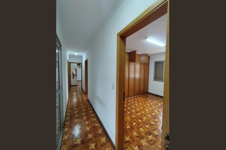 Casa à venda com 700m², 4 quartos e 8 vagasCorredor