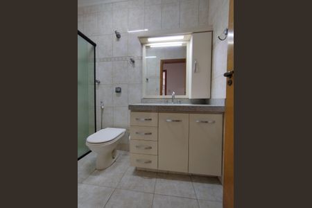 Casa à venda com 700m², 4 quartos e 8 vagasBanheiro da Suíte 2