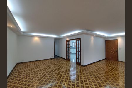 Casa à venda com 700m², 4 quartos e 8 vagasSala