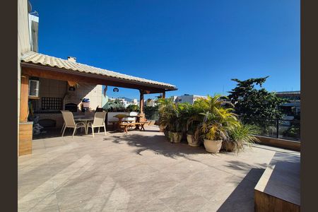 Apartamento para alugar com 205m², 3 quartos e 3 vagas Apartamento para alugar com 205m², 3 quartos e 3 vagasÁrea externa