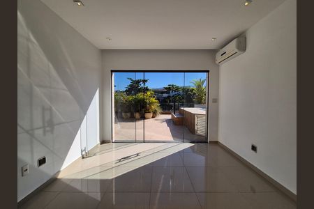 Apartamento para alugar com 205m², 3 quartos e 3 vagas Apartamento para alugar com 205m², 3 quartos e 3 vagasSala