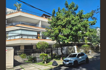 Apartamento para alugar com 205m², 3 quartos e 3 vagas Apartamento para alugar com 205m², 3 quartos e 3 vagasFachada do Prédio
