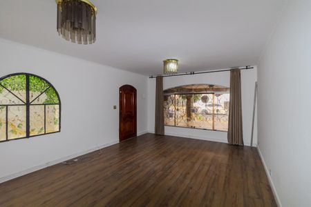 Casa para alugar com 152m², 3 quartos e 2 vagasSala