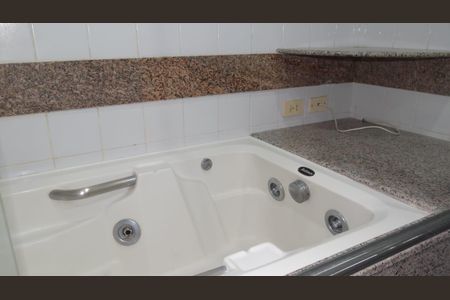 Banheiro da Suíte 2 de apartamento à venda com 3 quartos, 198m² em Barra da Tijuca, Rio de Janeiro