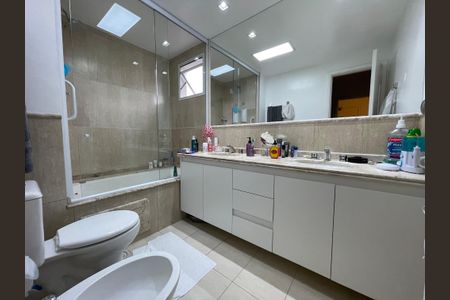 Apartamento para alugar com 170m², 4 quartos e 3 vagasBanheiro da Suíte 2