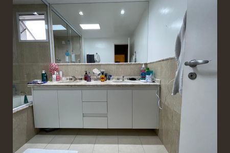 Apartamento para alugar com 170m², 4 quartos e 3 vagasBanheiro da Suíte 2