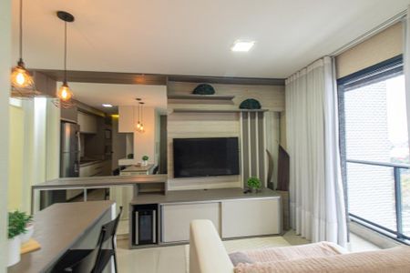 Sala/Quarto de apartamento para alugar com 1 quarto, 45m² em Novo Mundo, Curitiba