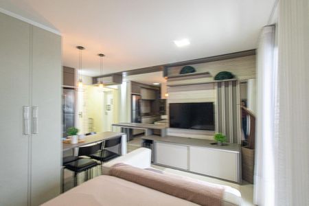 Sala/Quarto de apartamento para alugar com 1 quarto, 45m² em Novo Mundo, Curitiba