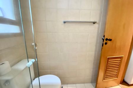 Apartamento para alugar com 85m², 2 quartos e 1 vaga Apartamento para alugar com 85m², 2 quartos e 1 vagaBanheiro social
