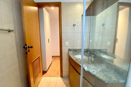 Apartamento para alugar com 85m², 2 quartos e 1 vaga Apartamento para alugar com 85m², 2 quartos e 1 vagaBanheiro social