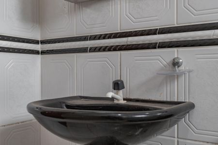 Apartamento para alugar com 60m², 2 quartos e sem vagaBanheiro