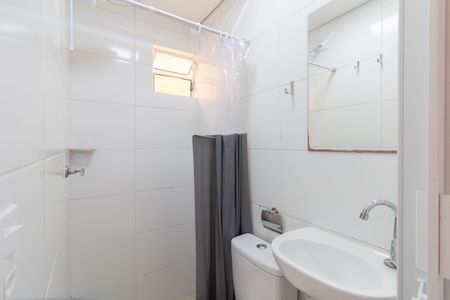 Banheiro de kitnet/studio para alugar com 1 quarto, 18m² em Jardim Jussara, São Paulo