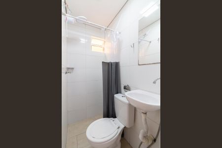 Banheiro de kitnet/studio para alugar com 1 quarto, 18m² em Jardim Jussara, São Paulo