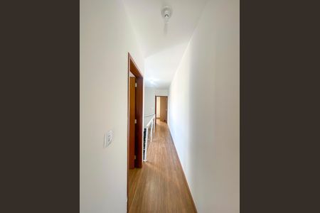 Casa à venda com 130m², 3 quartos e 2 vagasCorredor - Quartos