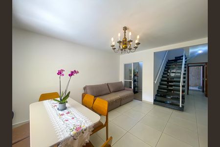 Casa à venda com 130m², 3 quartos e 2 vagasSala