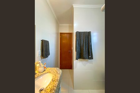 Casa à venda com 130m², 3 quartos e 2 vagasBanheiro Social