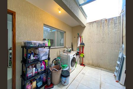Casa à venda com 130m², 3 quartos e 2 vagasÁrea de Serviço