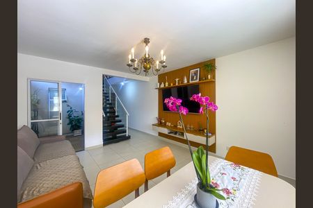 Casa à venda com 130m², 3 quartos e 2 vagasSala