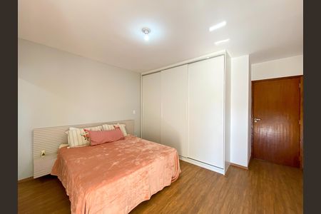 Casa à venda com 130m², 3 quartos e 2 vagasSuíte