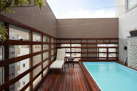 Apartamento à venda com 400m², 4 quartos e 4 vagas Apartamento à venda com 400m², 4 quartos e 4 vagasÁrea comum - Piscina