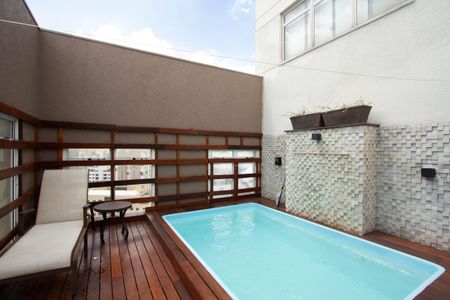 Apartamento à venda com 400m², 4 quartos e 4 vagas Apartamento à venda com 400m², 4 quartos e 4 vagasÁrea comum - Piscina