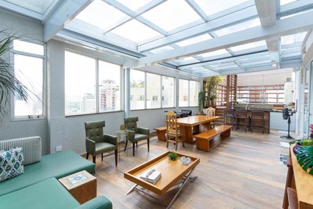 Apartamento à venda com 400m², 4 quartos e 4 vagas Apartamento à venda com 400m², 4 quartos e 4 vagasVaranda