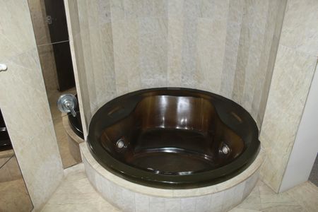 Apartamento à venda com 350m², 5 quartos e 4 vagasBanheiro da Suíte 2