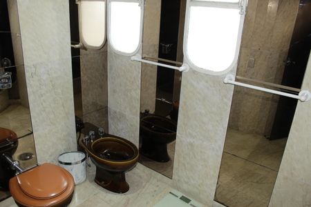 Apartamento à venda com 350m², 5 quartos e 4 vagasBanheiro da Suíte 2