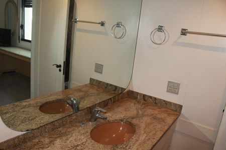 Apartamento à venda com 350m², 5 quartos e 4 vagasBanheiro Suíte