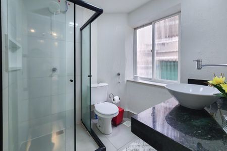 Apartamento para alugar com 110m², 2 quartos e sem vaga Apartamento para alugar com 110m², 2 quartos e sem vagaBanheiro da