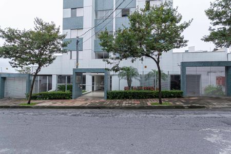 Apartamento para alugar com 137m², 3 quartos e 3 vagas Apartamento para alugar com 137m², 3 quartos e 3 vagasFachada