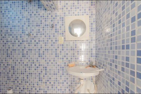 Casa à venda com 164m², 4 quartos e sem vagaBanheiro da Kitnet 2