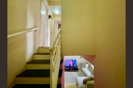 Casa de condomínio para alugar com 152m², 3 quartos e 3 vagasEscada interna