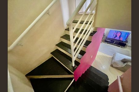 Casa de condomínio para alugar com 152m², 3 quartos e 3 vagasEscada interna