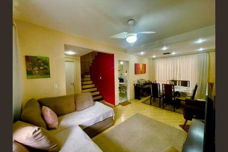 Casa de condomínio para alugar com 152m², 3 quartos e 3 vagasSala