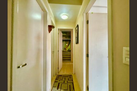 Casa de condomínio para alugar com 152m², 3 quartos e 3 vagasCorredor interno