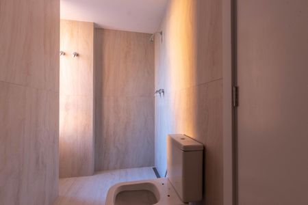 Apartamento à venda com 241m², 4 quartos e 4 vagas Apartamento à venda com 241m², 4 quartos e 4 vagasBanheiro da Suíte 1