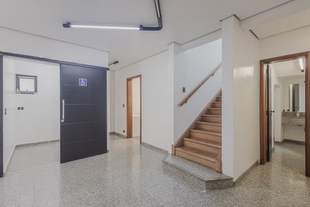Casa à venda com 366m², 12 quartos e 20 vagas Casa à venda com 366m², 12 quartos e 20 vagasCorredor