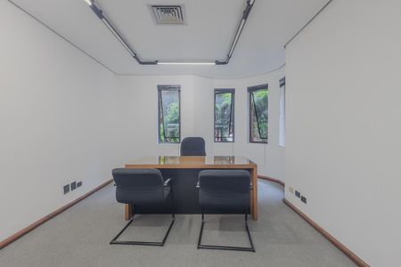 Casa à venda com 366m², 12 quartos e 20 vagas Casa à venda com 366m², 12 quartos e 20 vagasQuarto 1